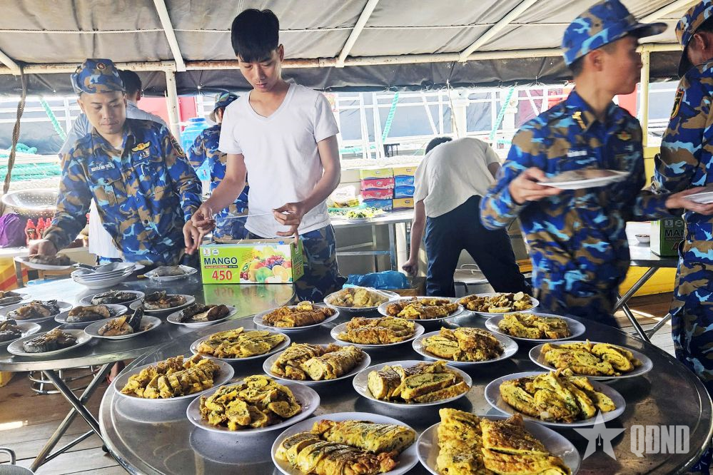 Những người lính biển chạy đua cùng sao sớm